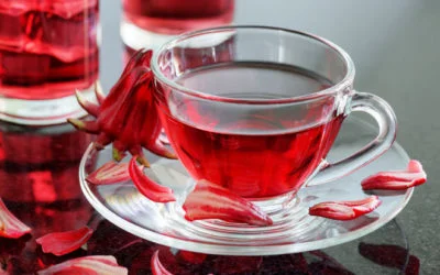 5 receitas para deixar o chá de hibisco mais saboroso